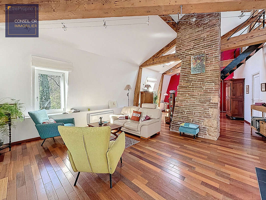 Appartement à COLLONGES-AU-MONT-D'OR