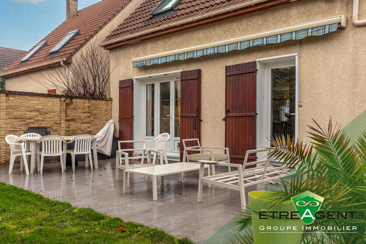 Maison à CHANTELOUP-LES-VIGNES