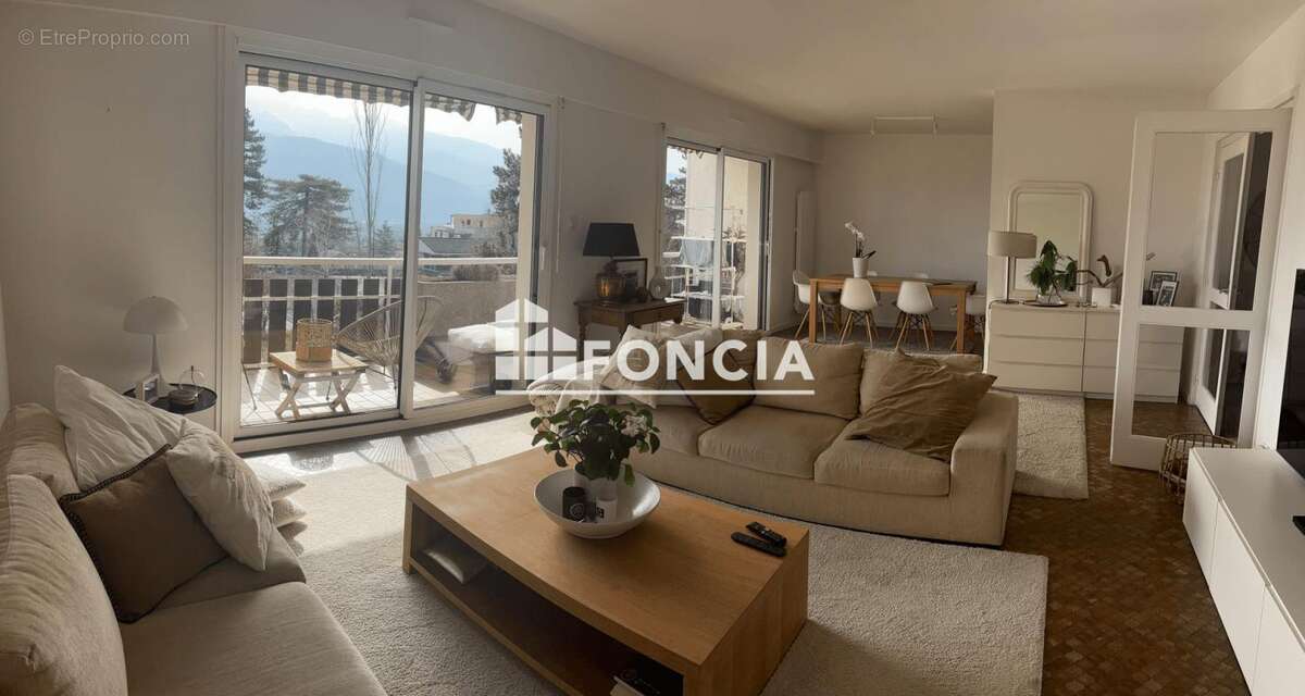 Appartement à SAINT-ISMIER
