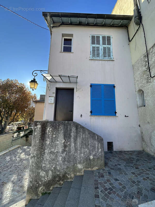 Maison à SAINT-LAURENT-DU-VAR