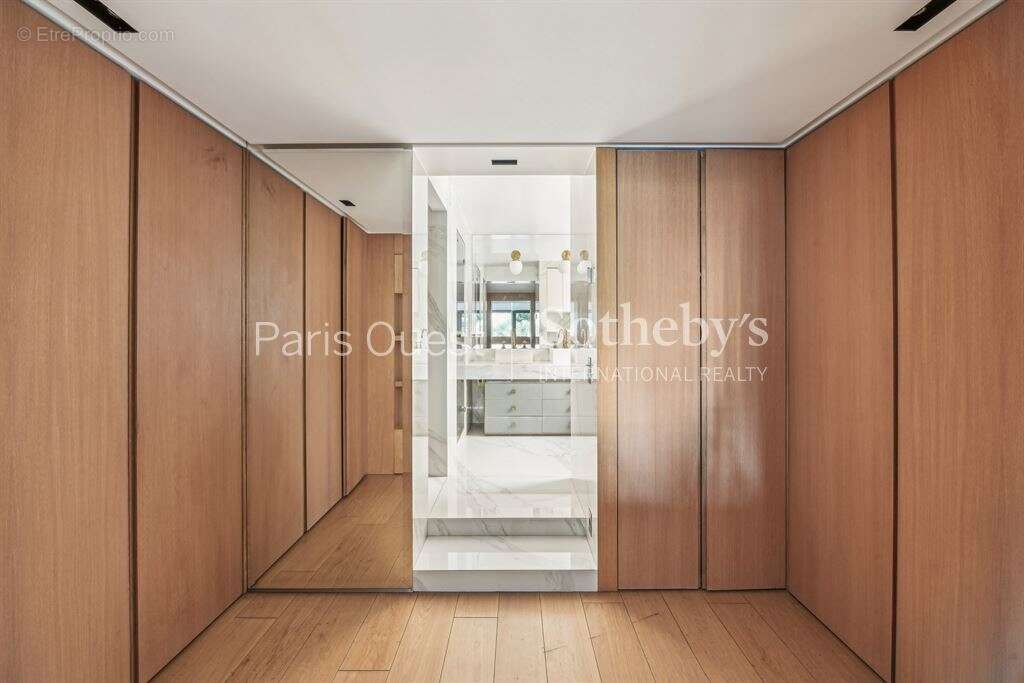 Appartement à NEUILLY-SUR-SEINE
