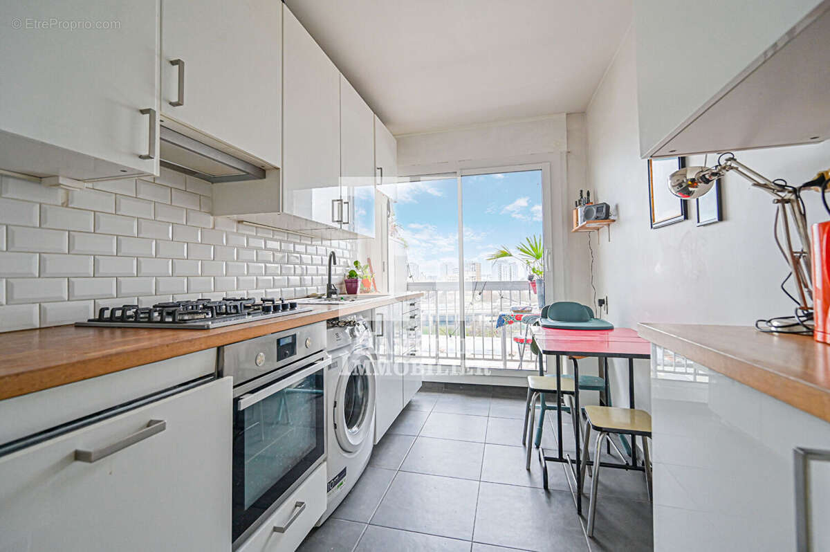 Appartement à PARIS-19E