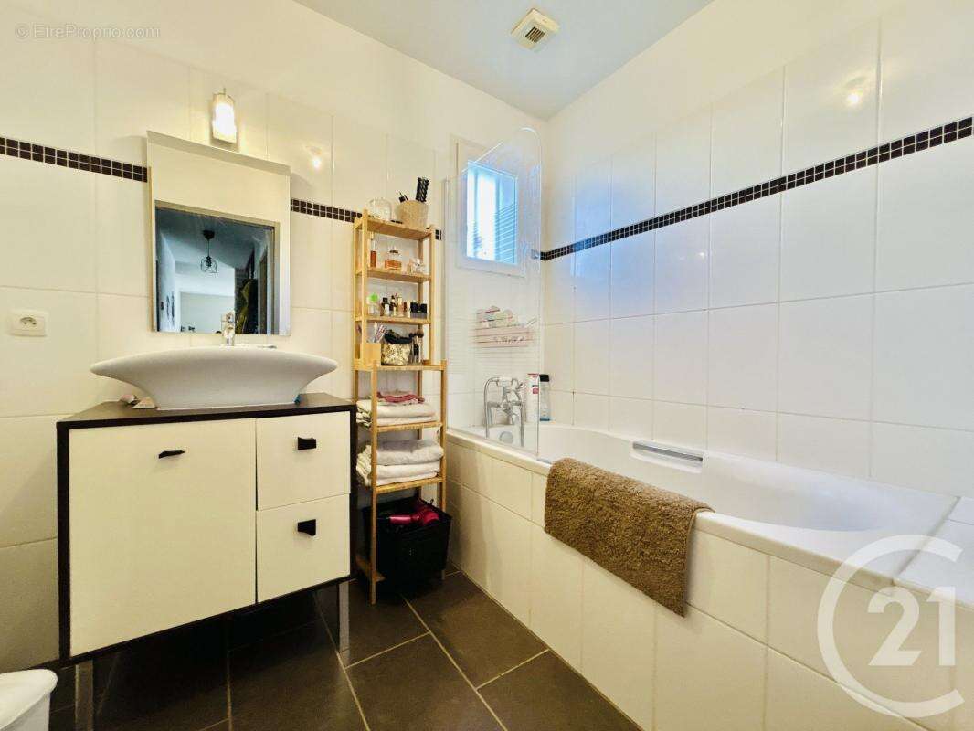 Maison à CONDAT-SUR-VIENNE