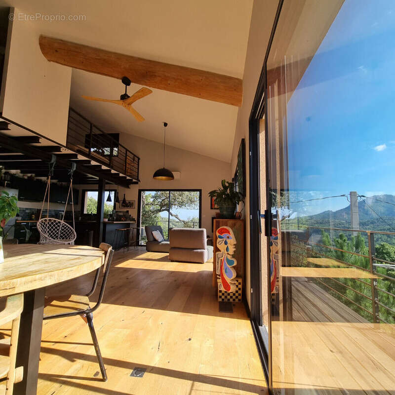 Maison à LES ADRETS-DE-L&#039;ESTEREL