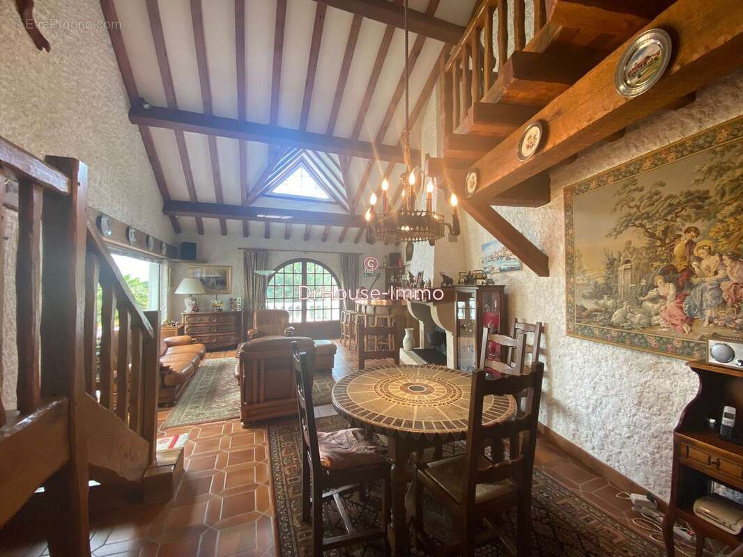 Maison à MAURECOURT