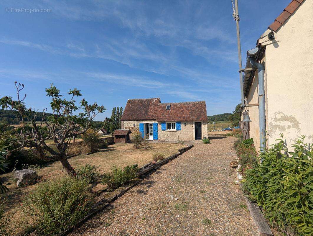 28240-Longère à rénover d'environ 250m2 avec maison indépendante de 50m2 - photo 2