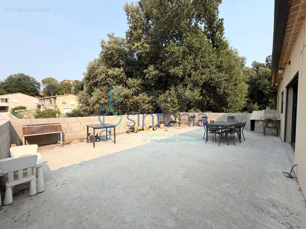 Superbe villa récente 145 m2 de plain-pied proche Uzes avec jardin et piscine - photo 13