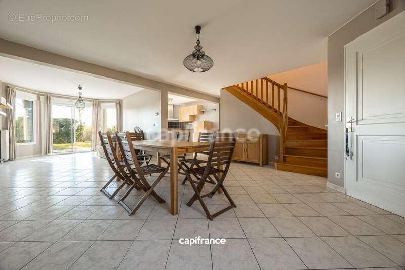 Maison à MONCE-EN-BELIN