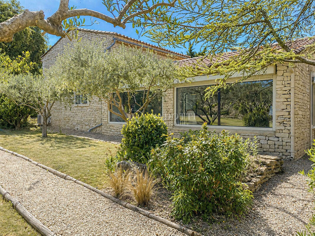 Maison à GORDES