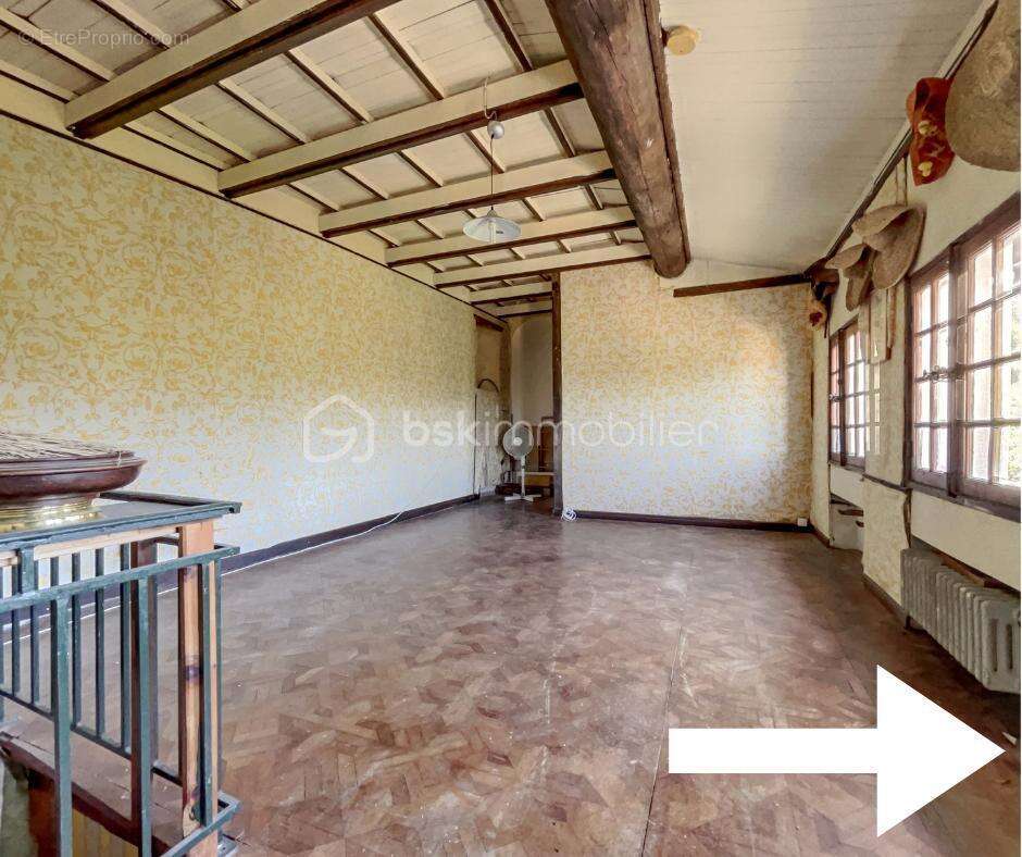 Maison à MENERBES