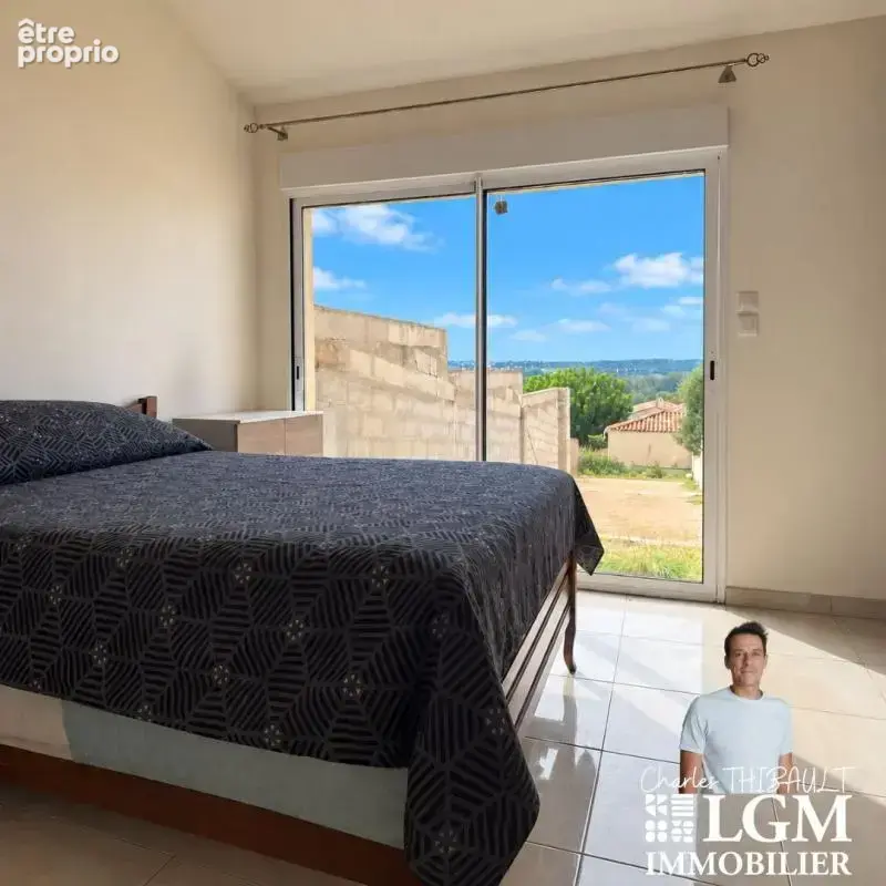 Montfrin – Villa de plain-pied avec piscine et vue dominante sans vis-à-vis - photo 7