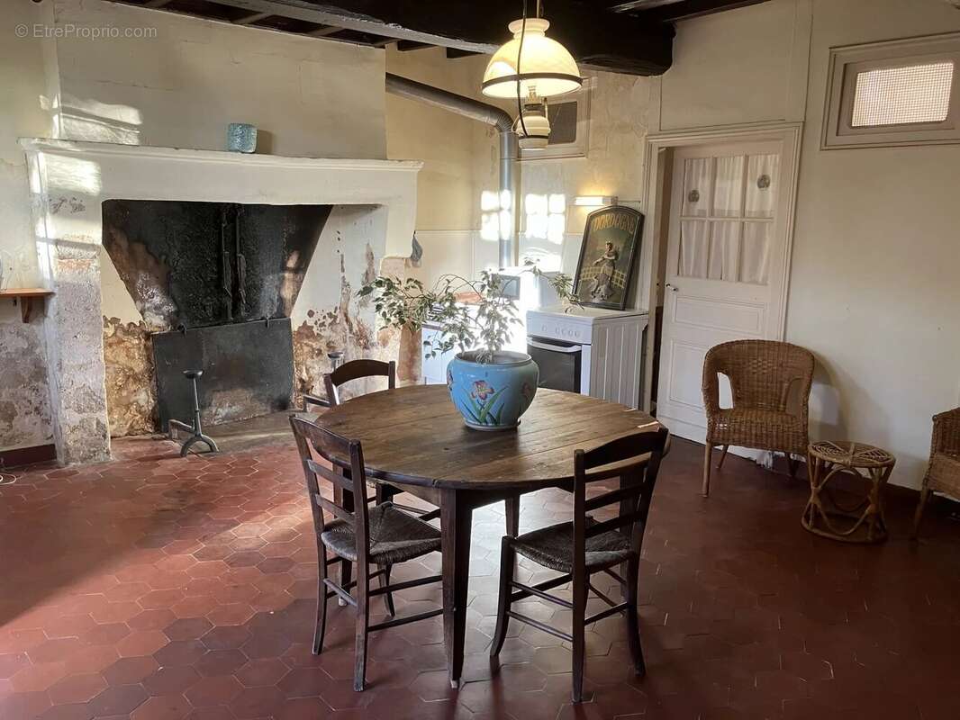 Maison de campagne avec un grand potentiel dans un hameau tranquille - photo 3