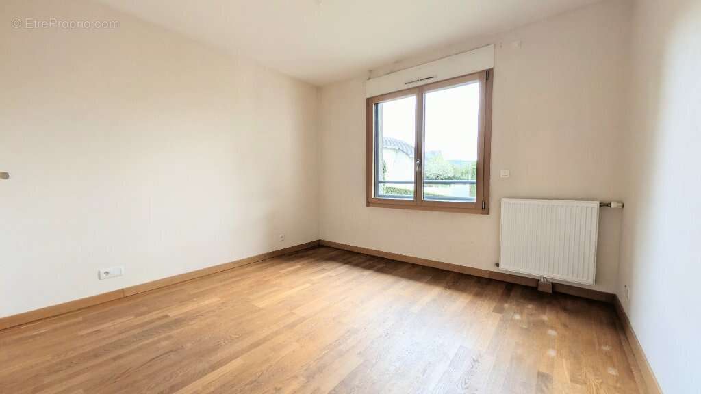 Appartement à CHALLES-LES-EAUX
