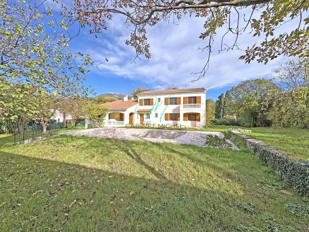 Maison à ROQUEFORT-LES-PINS