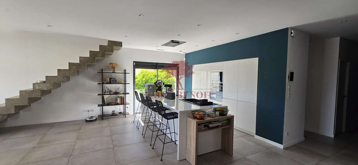 A VENDRE - A JONQUIERES - VILLA CONTEMPORAINE DE TYPE T3 de 129m2 avec garage,  jardin paysagé et piscine - photo 10