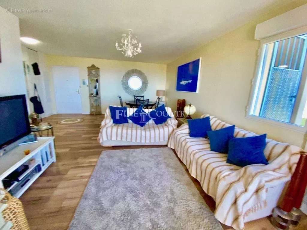 Appartement à MANDELIEU-LA-NAPOULE