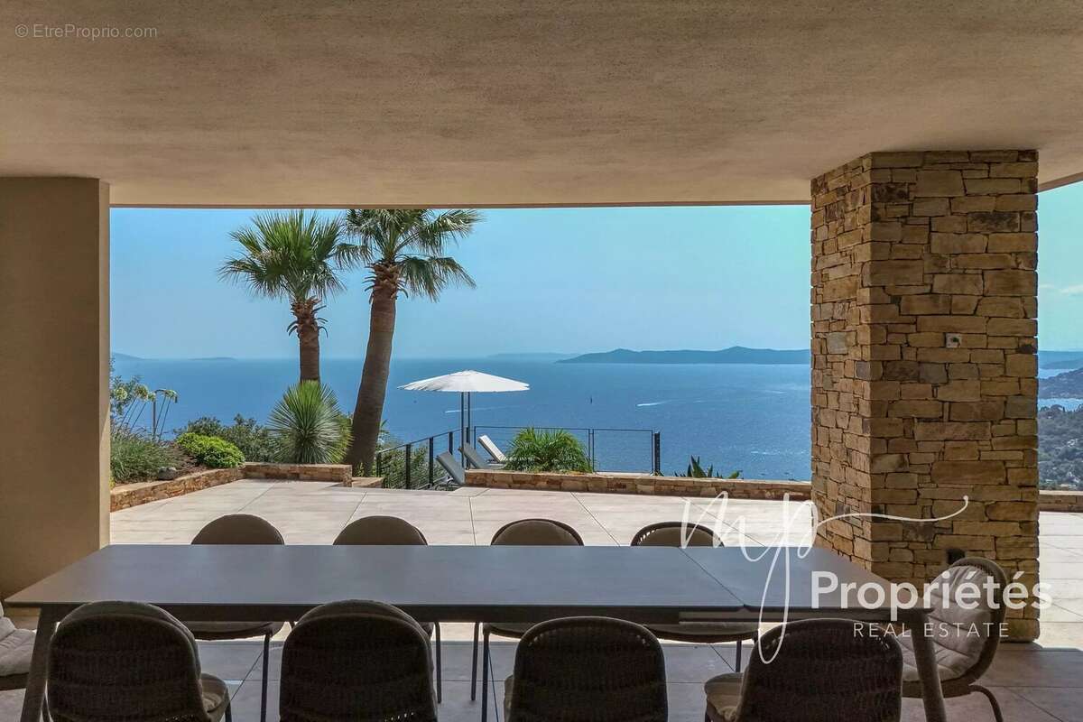 Rayol-Canadel-sur-Mer – Villa contemporaine d’exception vendue entièrement meublée –  six suites raffinées. Vue panoramique sur  - photo 4