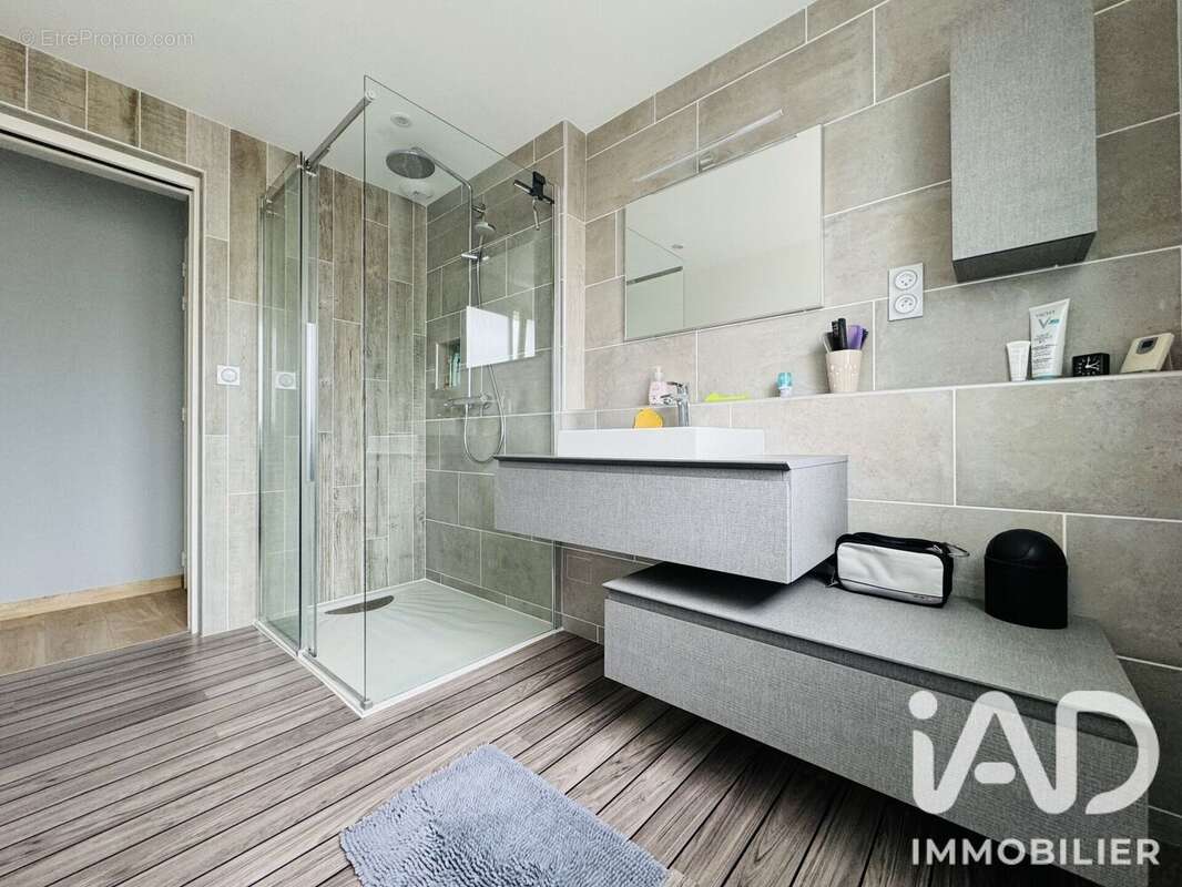 Maison 171 m² à Le Mesnil-Rouxelin  - photo 8