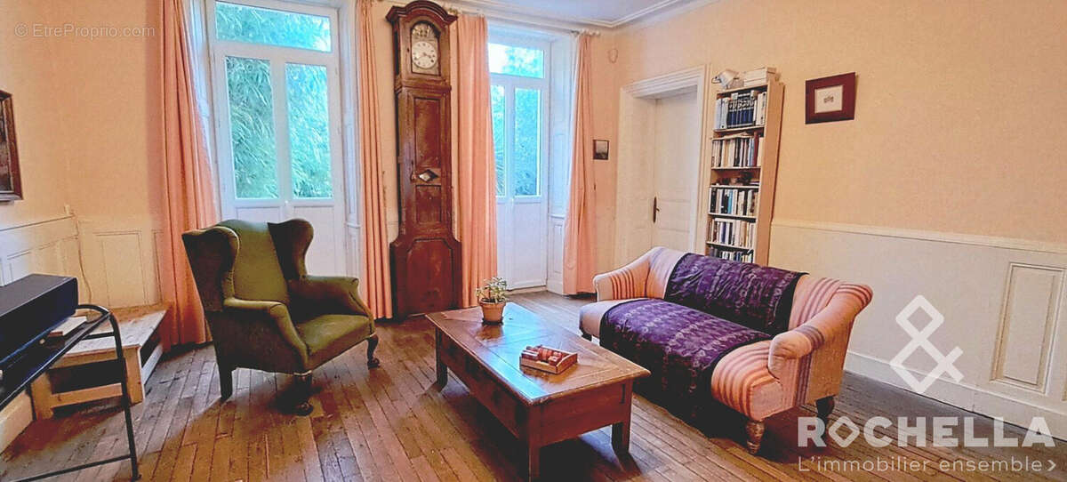 Maison 320 m² à Tonnay-Charente  - photo 6