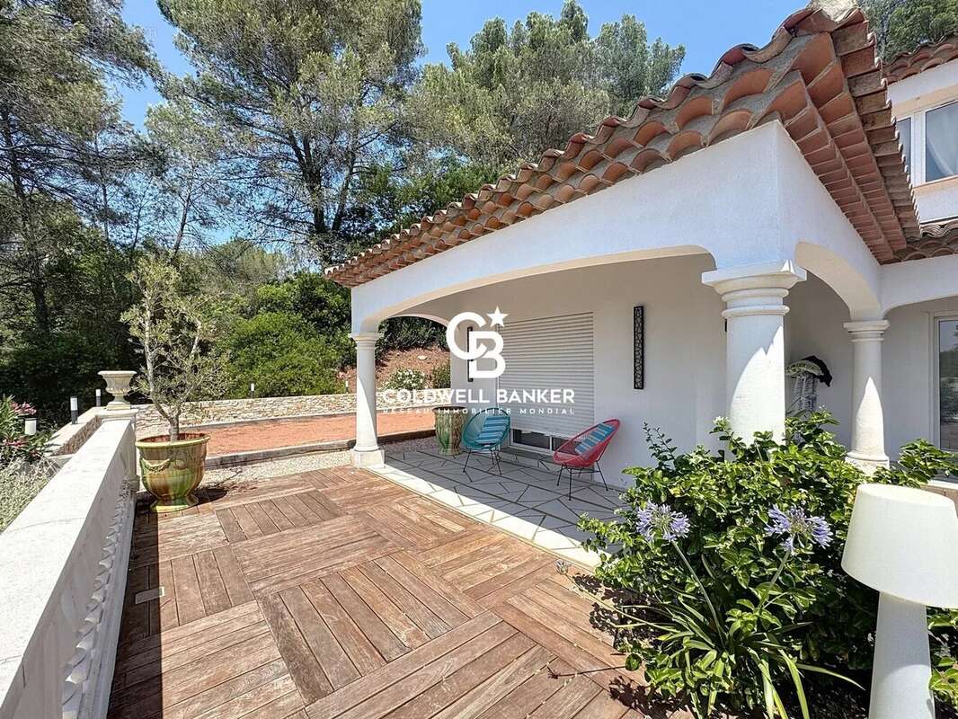 Hauteurs PUGET-SUR-ARGENS – Var est balnéaire Villa de prestige de 245 m² entourée d’un terrain paysager de 5 137 m² - photo 31