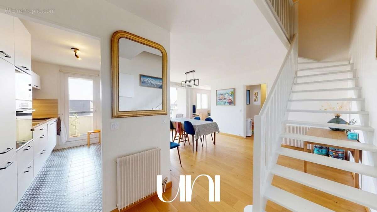 Appartement 5 pièces de 98 m2 avec caves, balcon, ascenseur et parkings - CAEN Saint-Gilles - photo 10