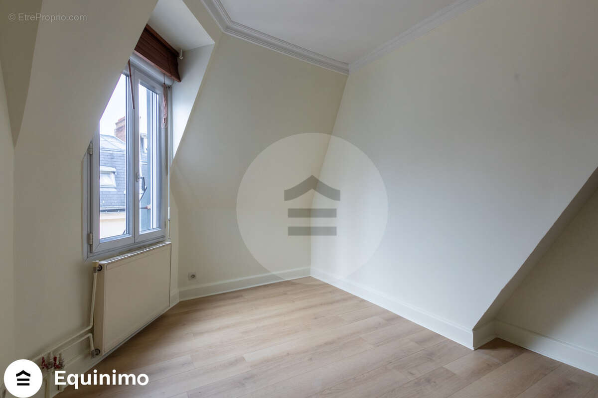 Appartement à NEUILLY-SUR-SEINE