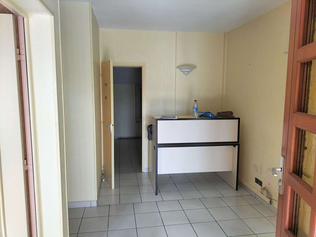 Commerce à TONNAY-CHARENTE