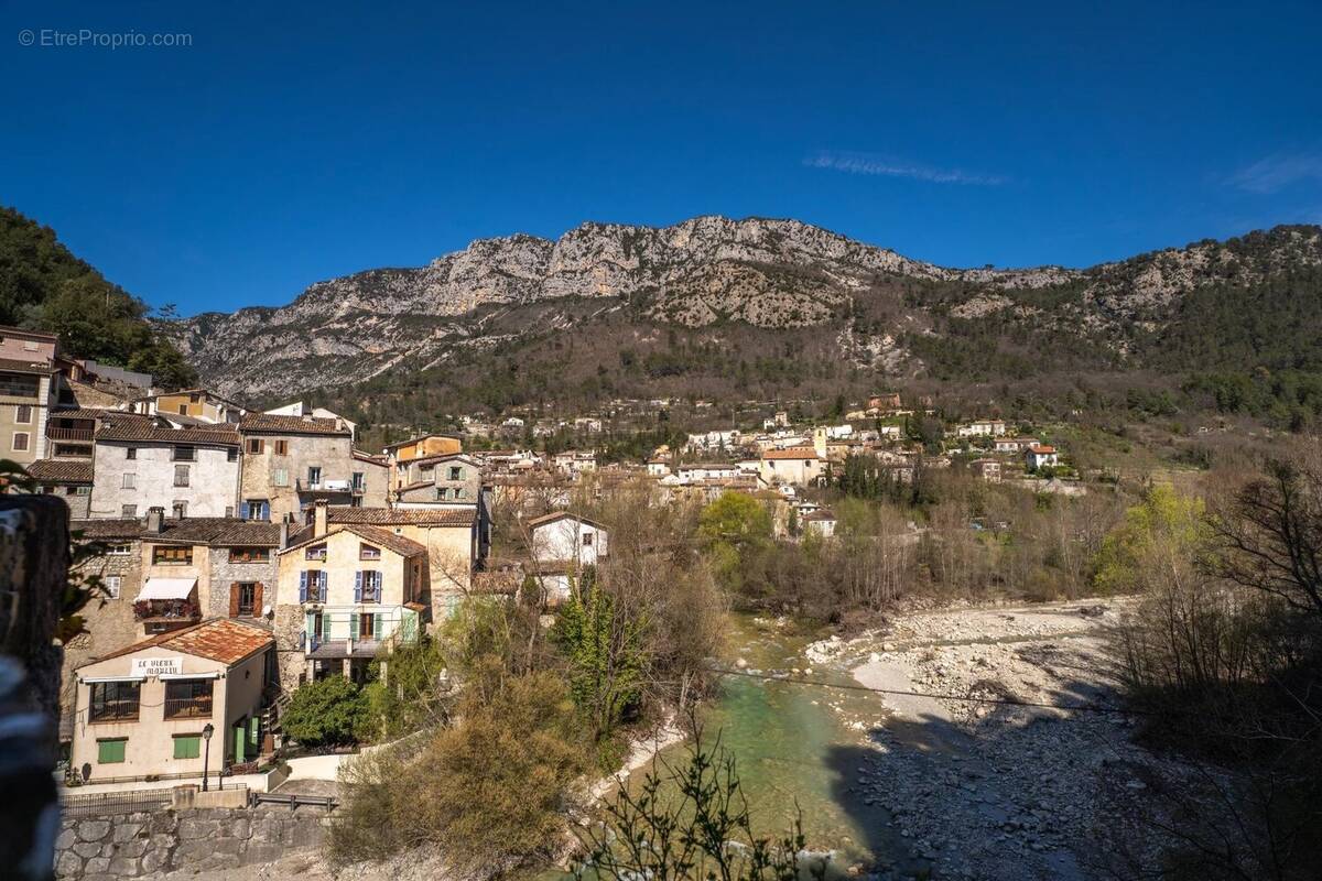 Appartement à ROQUESTERON