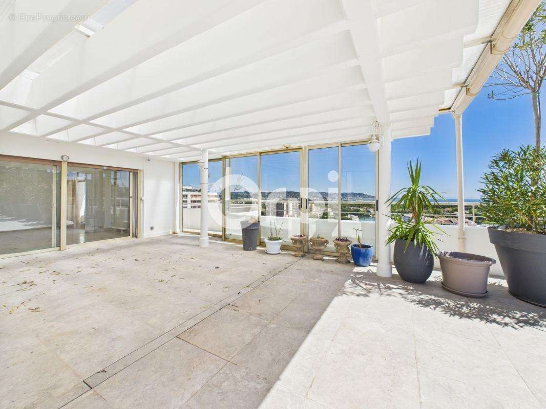Appartement à MANDELIEU-LA-NAPOULE