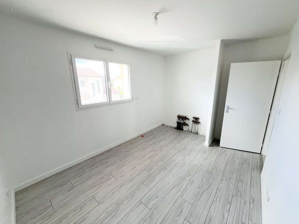 Maison à SAINT-BEAUZIRE