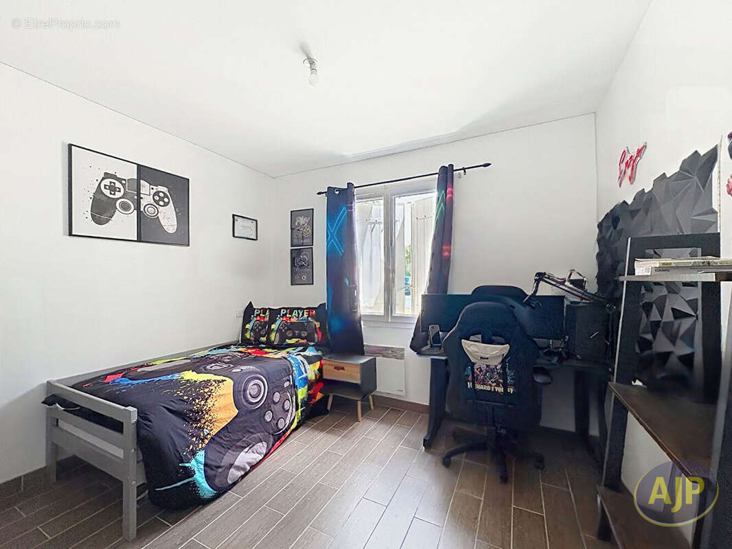 LES MAGNILS REIGNIERS - Maison de plain-pied - 4 chambres - photo 8