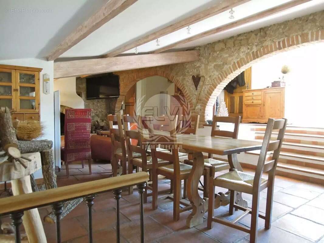 Maison à PLAN-DE-LA-TOUR