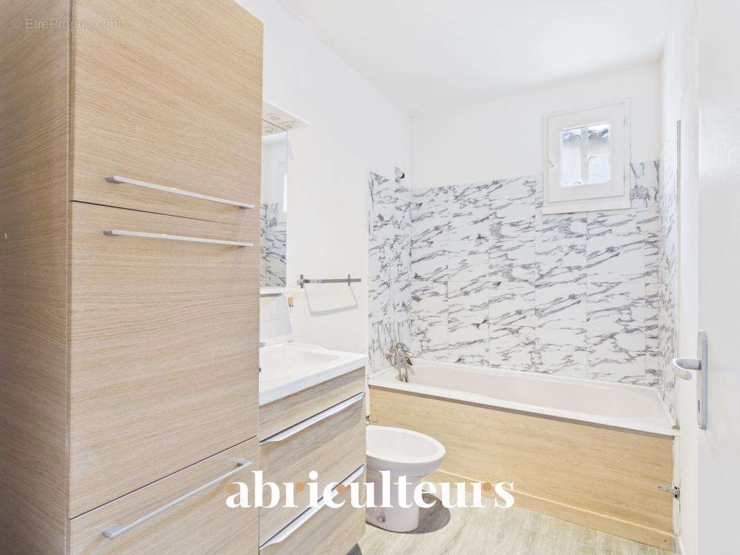 Maison familiale T5 avec terrasse et garage en vente dans le quartier Timone / Saint-Pierre (13010) - photo 6