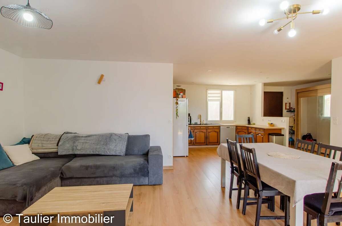 Maison à SAINT-HILAIRE-DU-ROSIER