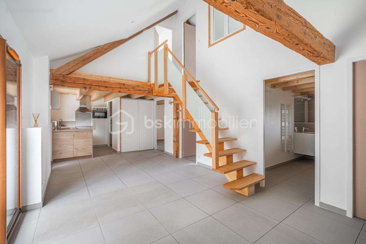 Appartement à VAULX