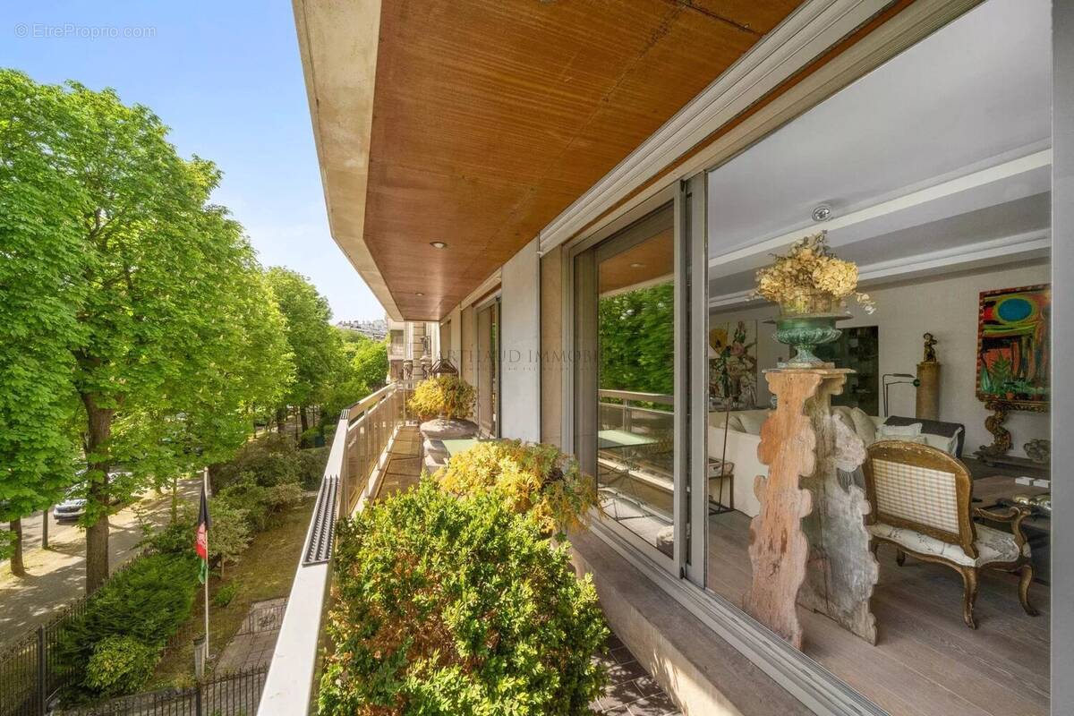 Appartement à PARIS-16E