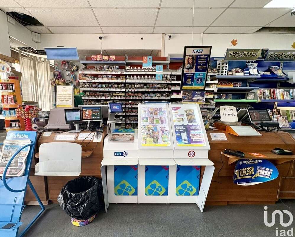 Photo 2 - Commerce à MOISSY-CRAMAYEL