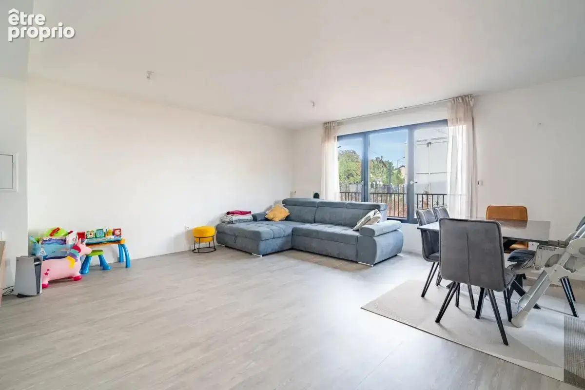 Appartement de 4 pièces de 85 m² à Stains - photo 3