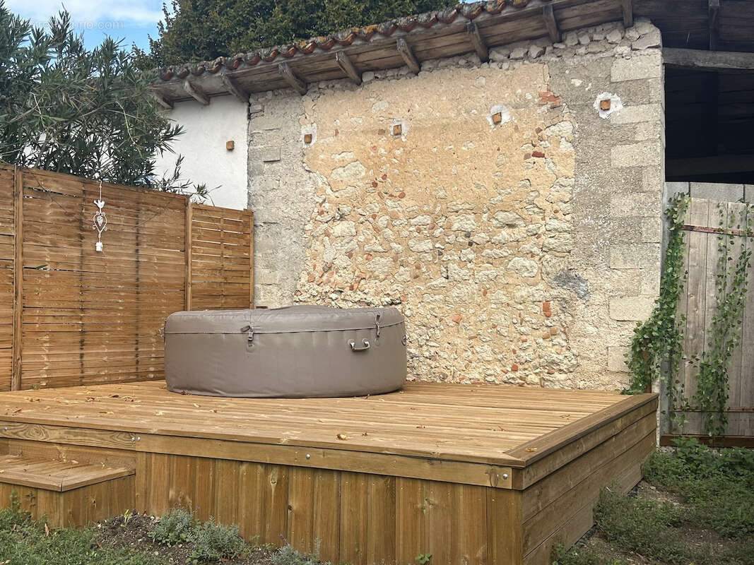 Maison à AUBETERRE-SUR-DRONNE