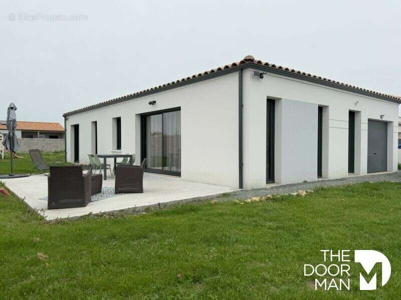 Maison à SAINTE-RADEGONDE-DES-NOYERS