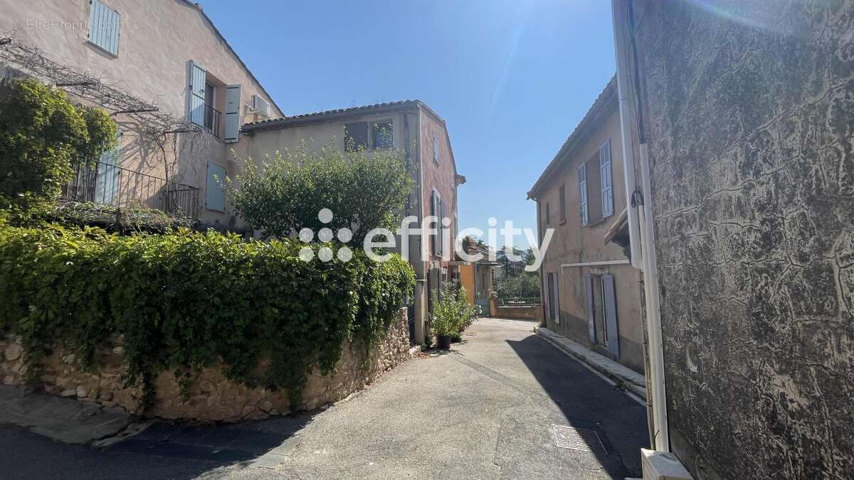 Maison 110 m² à Rustrel  - photo 7