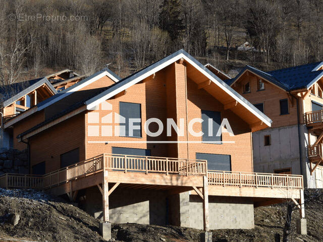 Appartement à SAINT-FRANCOIS-LONGCHAMP