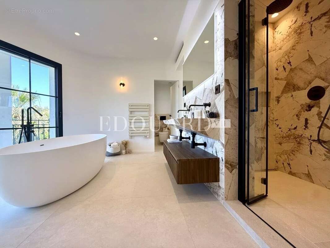 Superbe villa contemporaine avec piscine, une oasis de lumière au cœur de Roquebrune Cap Martin - photo 23