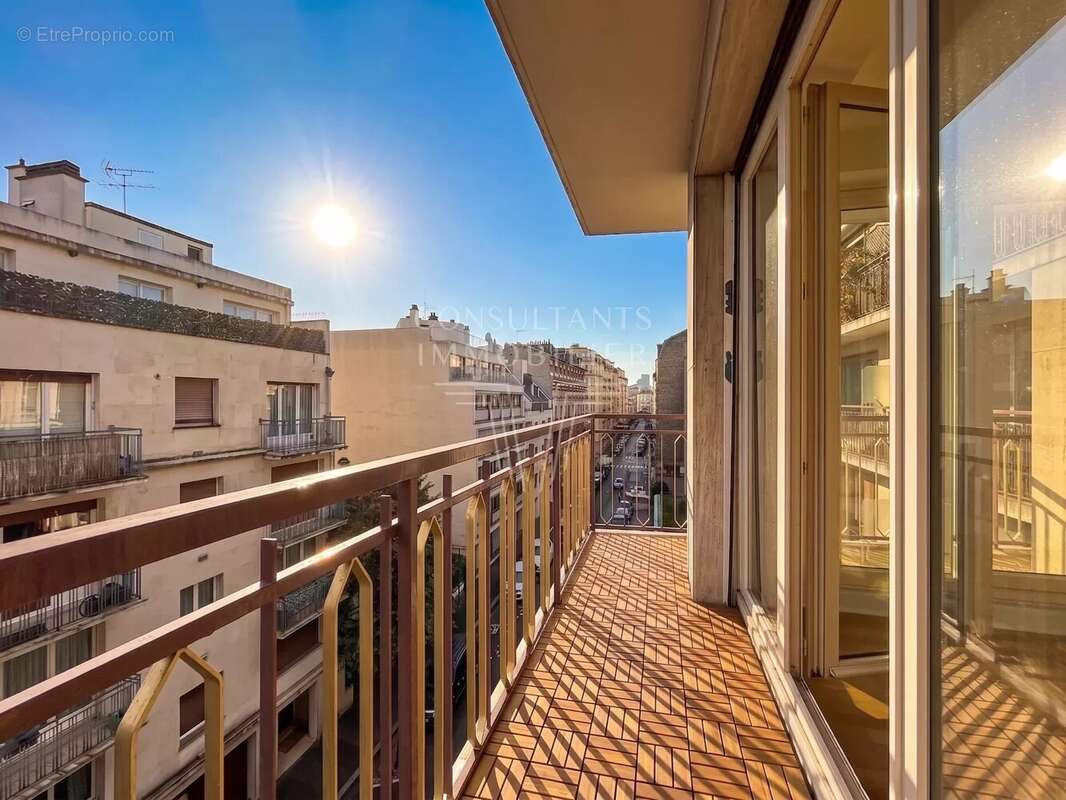 Exclusivité - deux-pieces en étage élevé avec grand balcon - photo 3