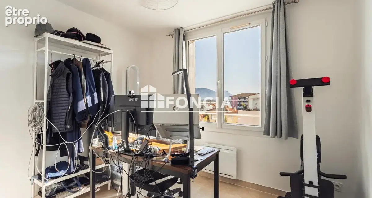 Rare sur le secteur ! T4 traversant avec garage, parking et cave à deux pas de Porte Marine - photo 4