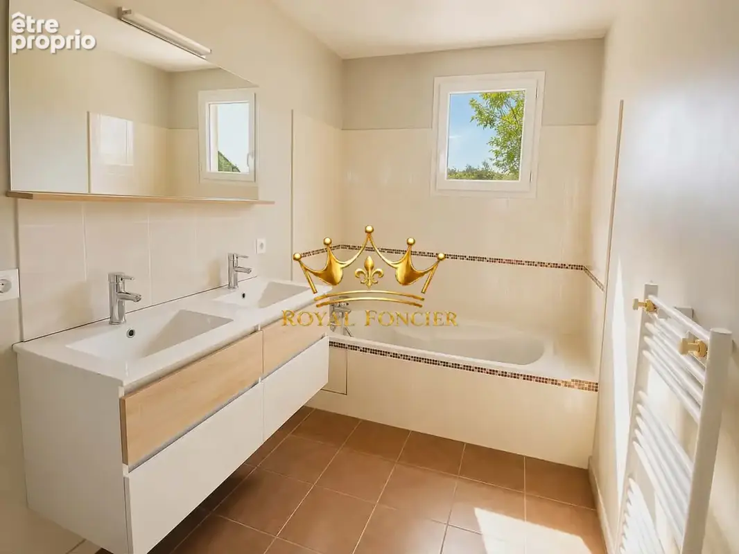 Salle de bains (avec douche) 