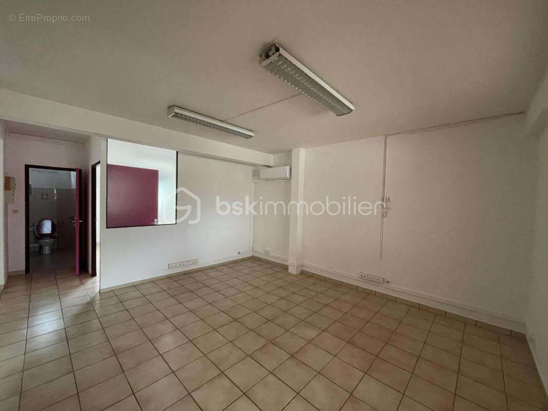 97300 – cayenne centre-ville – immeuble mixte 510 m² – 5 logements loués – locaux professionnels – ascenseur privatif – 4 statio - photo 9
