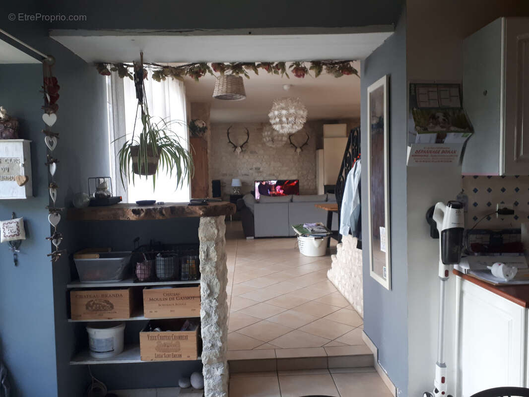 Maison à VAUX-SUR-VIENNE