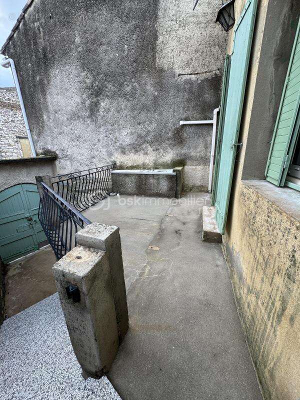 Maison à SAINT-LAURENT-DES-ARBRES