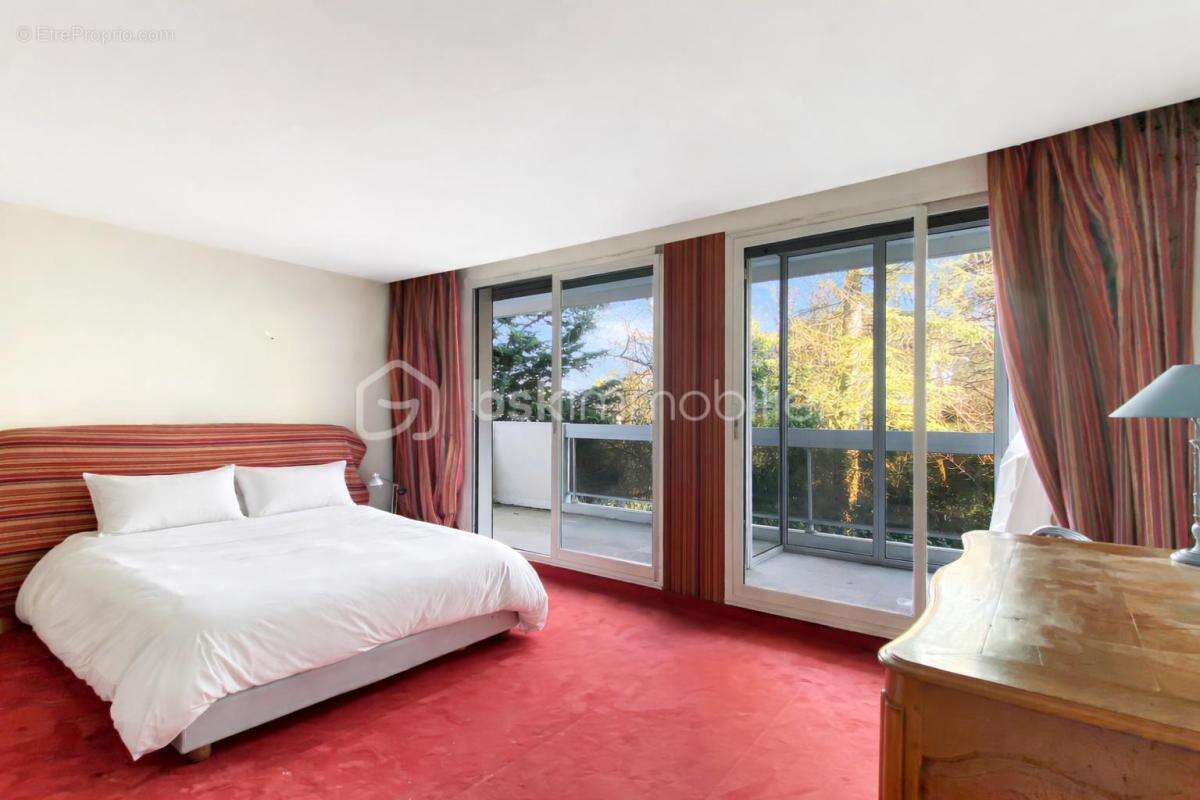 Appartement à VILLE-D'AVRAY